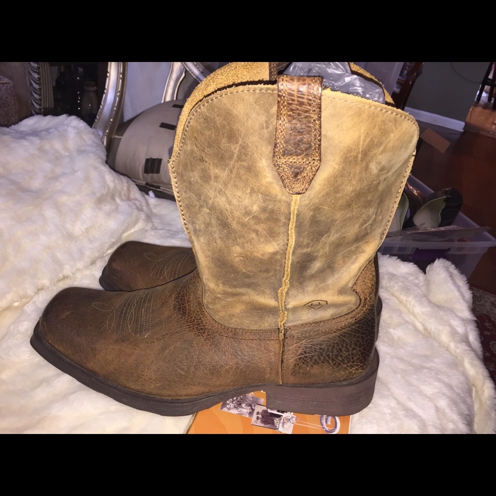 Boots - Picture 7 of 9